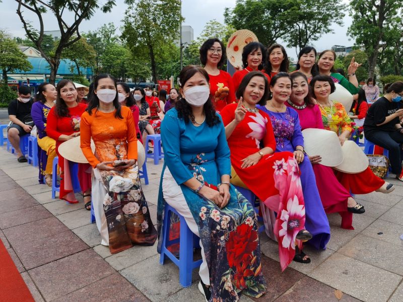 Các cán bộ, hội viên phụ nữ tham gia Ngày hội