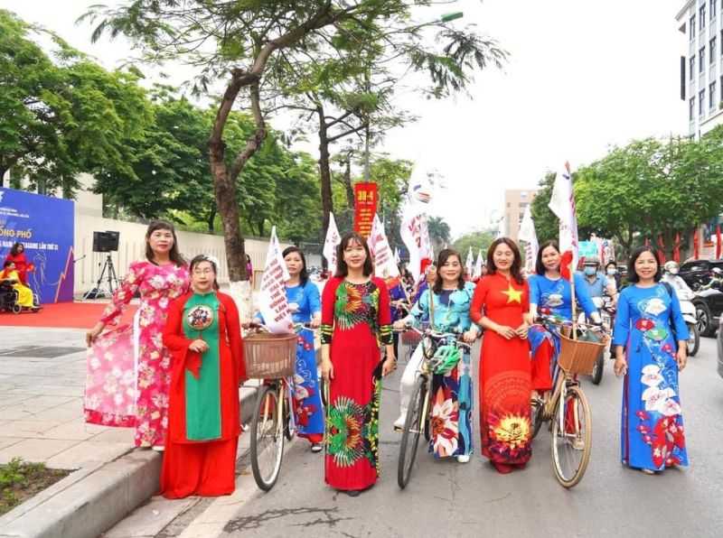 Cụm thi đua số 2, Hội LHPN quận Ba Đình:  Trình diễn áo dài chào mừng SEA Games 31 - ảnh 9