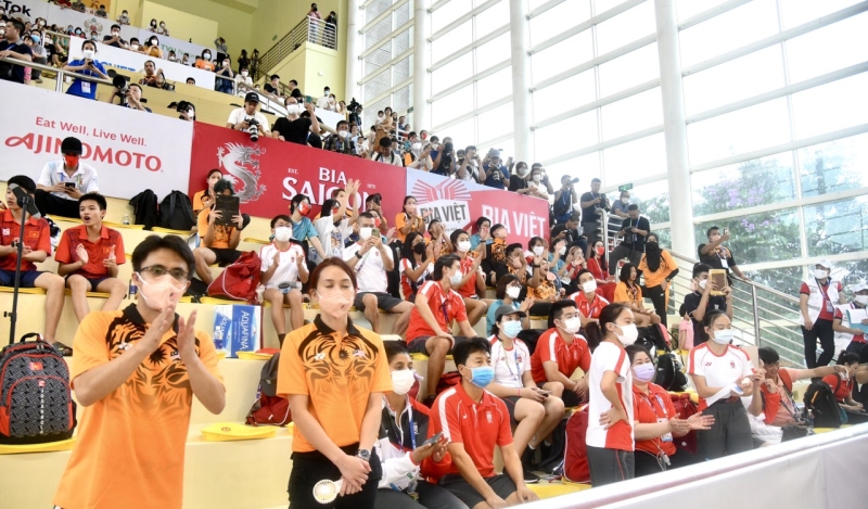 Cuộc tranh tài 2 nội dung nhảy cao cầu mềm đơn nữ 1m và cầu mềm đôi nam 3m thu hút sự quan tâm, theo dõi của đông đảo khán giả.