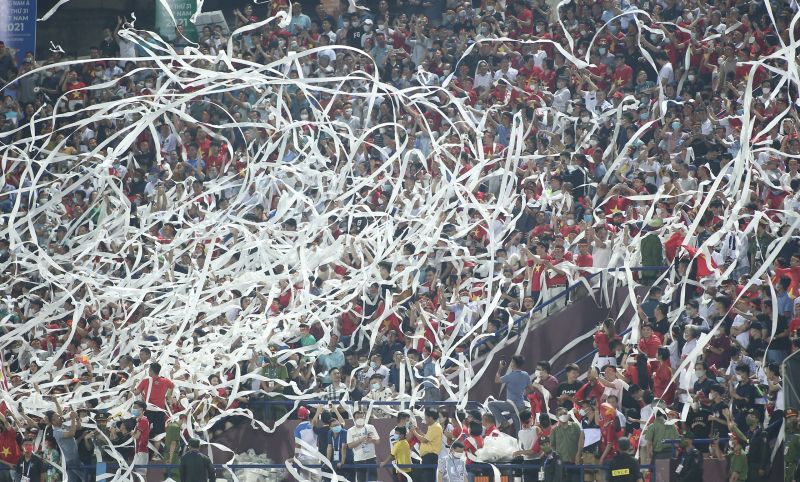 Các CĐV Việt Nam có mặt rất đông để cổ vũ tinh thần cho các cầu thủ chủ nhà