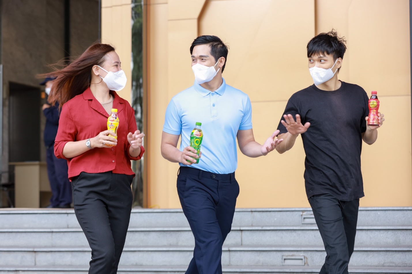 Vừa dễ chơi và rất dễ trúng thưởng là nhận xét chung của người tiêu dùng về chương trình Xé ngay trúng liền Vừa dễ chơi và rất dễ trúng thưởng là nhận xét chung của người tiêu dùng về chương trình Xé ngay trúng liền