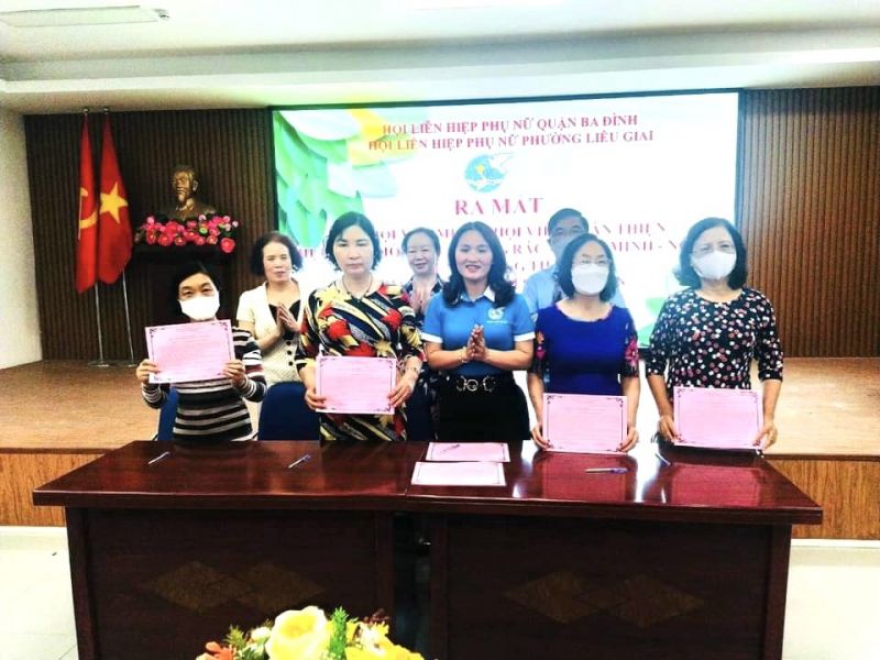 Các Chi hội và Hội LHPN phường Liễu Giai ký cam kết Các Chi hội và Hội LHPN phường Liễu Giai ký cam kết