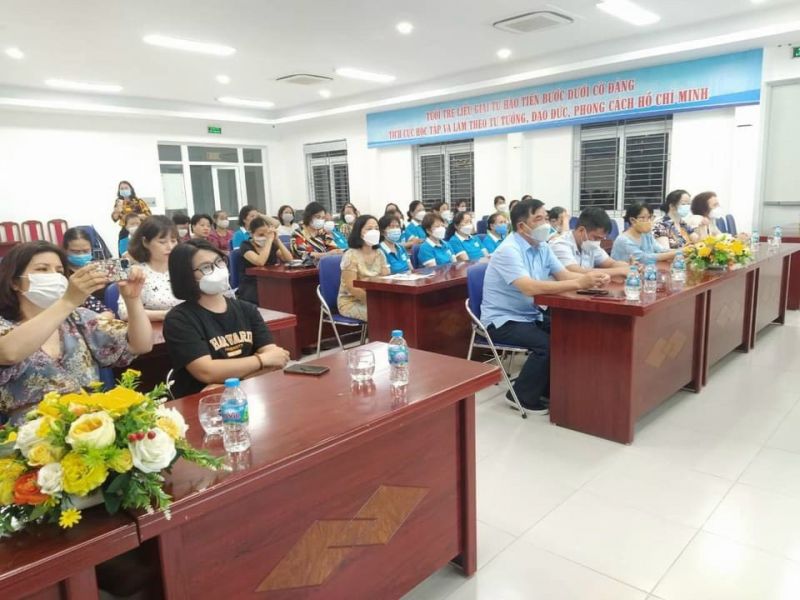 Các đại biểu dự buổi ra mắt Các đại biểu dự buổi ra mắt