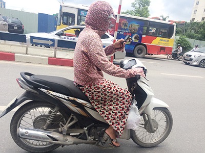 Vừa lái xe, vừa sử dụng điện thoại: Nhanh một phút, chậm cả đời - ảnh 1