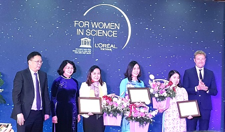 Kỷ niệm 10 năm hoạt động vì sự phát triển của giới khoa học nữ Việt Nam - ảnh 1