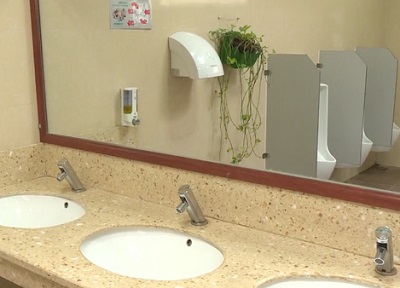 “Ám ảnh” nhà vệ sinh bệnh viện - ảnh 1