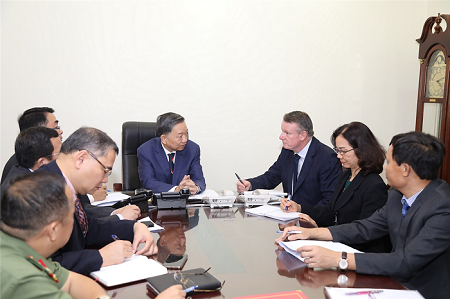 Bộ Công an đã sẵn sàng cử Đoàn công tác sang Anh xác minh 39 người chết trong container - ảnh 1