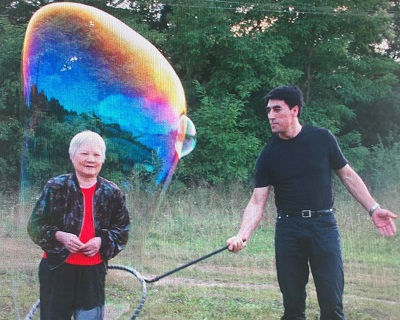 Fan Yang và nhà hát bong bóng đặc biệt dành cho Mẹ tại Việt Nam - ảnh 1