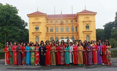 Dâng hương tưởng niệm Chủ tịch Hồ Chí Minh - ảnh 2