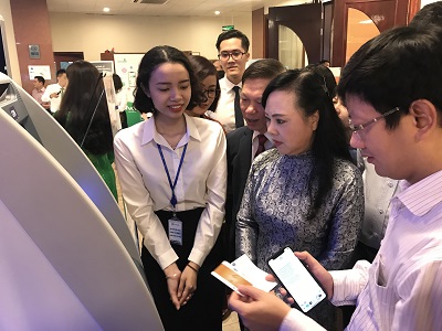 Thanh toán viện phí không dùng tiền mặt: Vì sao cả người dân và bệnh viện chưa mặn mà? - ảnh 1