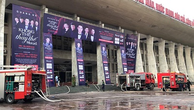 Ca sĩ Quang Hà bật khóc vì bị huỷ liveshow do cháy Cung Việt Xô  - ảnh 1