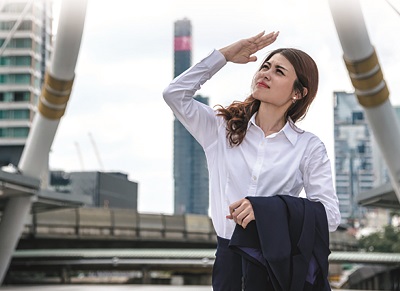 Giữ đôi mắt trước tác hại của tia nắng - ảnh 1