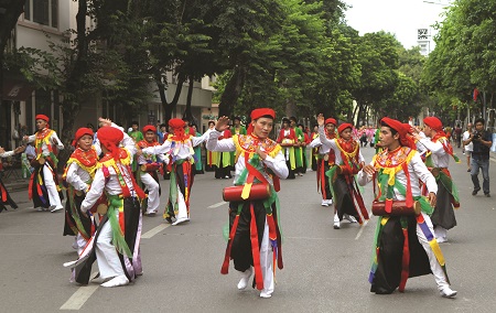 Người gìn giữ điệu múa cổ “Con đĩ đánh bồng” - ảnh 2