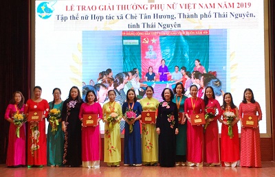 Tôn vinh 6 tập thể, 10 cá nhân có thành tích xuất sắc - ảnh 1