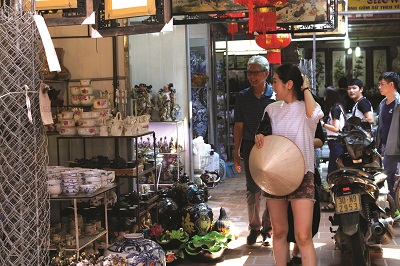 Khám phá làng gốm cổ Bát Tràng - ảnh 2