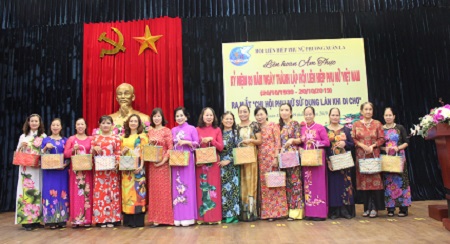  Mô hình điểm "Chi hội PN sử dụng làn khi đi chợ" và thành lập Ban CN Chi Hội - ảnh 1