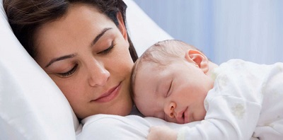 Trẻ sơ sinh giật mình khi ngủ - ảnh 1