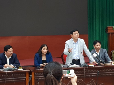 Giao cho các sở ngành trả lời kiến nghị của người dân sống quanh khu vực bãi rác Nam Sơn - ảnh 1