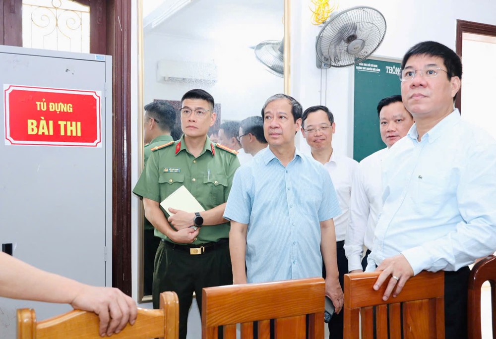 Bộ trưởng Bộ Giáo dục và Đào tạo: Nhấn mạnh từ khóa “nghiêm” trong kỳ thi tốt nghiệp THPT năm 2025 - ảnh 1