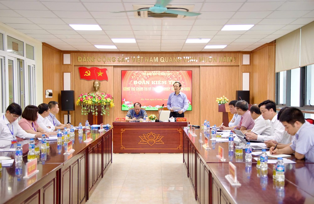 Không khoảng trống, không gián đoạn trong chấm thi tốt nghiệp THPT năm 2025 - ảnh 1