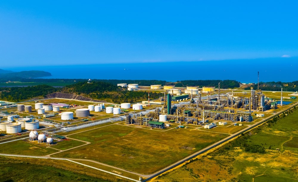 Nhà máy lọc dầu Dung Quất - Điếm sáng trong sự phát triển của tỉnh Quảng Ngãi - ảnh 1