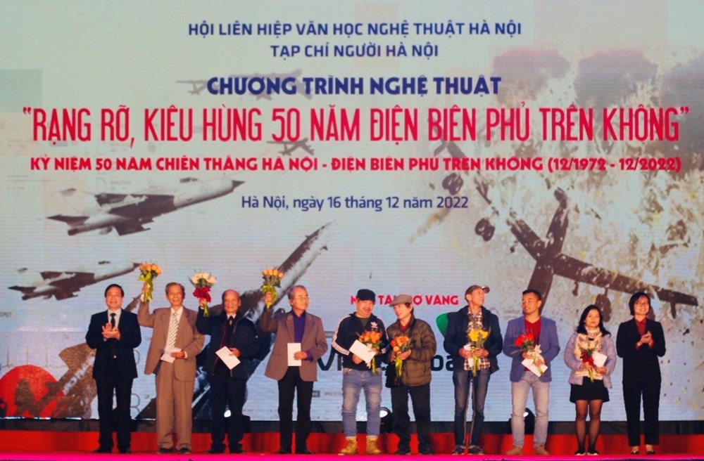 50 năm Chiến thắng Hà Nội – Điện Biên Phủ trên không: Rạng rỡ - Kiêu hùng - ảnh 1
