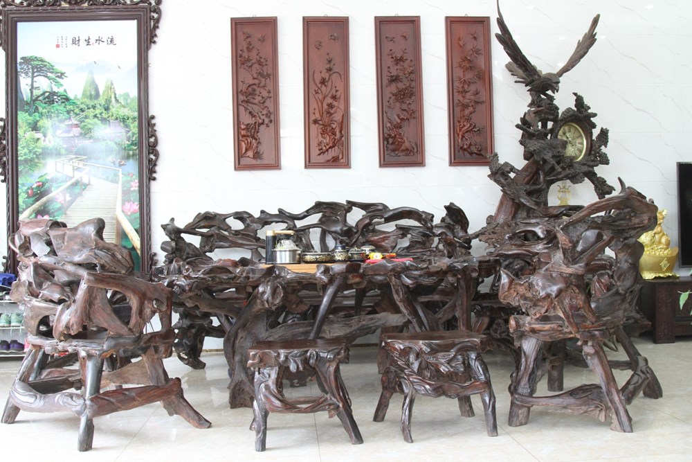 Chiêm ngưỡng bộ bàn ghế hơn 1,5 tỷ đồng của nghệ nhân xứ Kinh Bắc - ảnh 1
