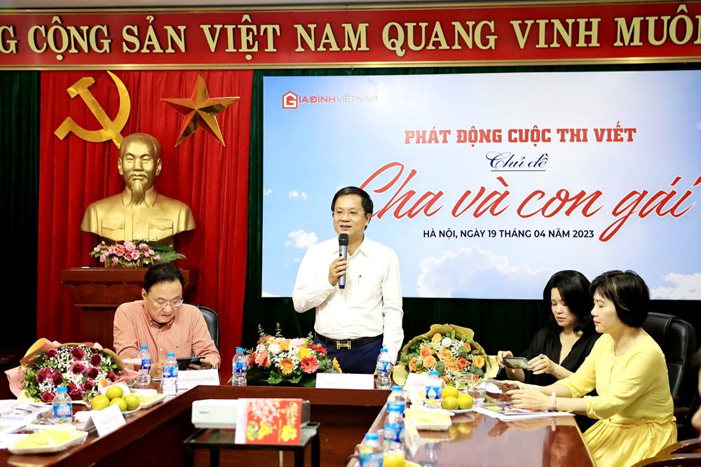 Tạp chí Gia đình Việt Nam phát động cuộc thi viết “Cha và Con gái” - ảnh 1