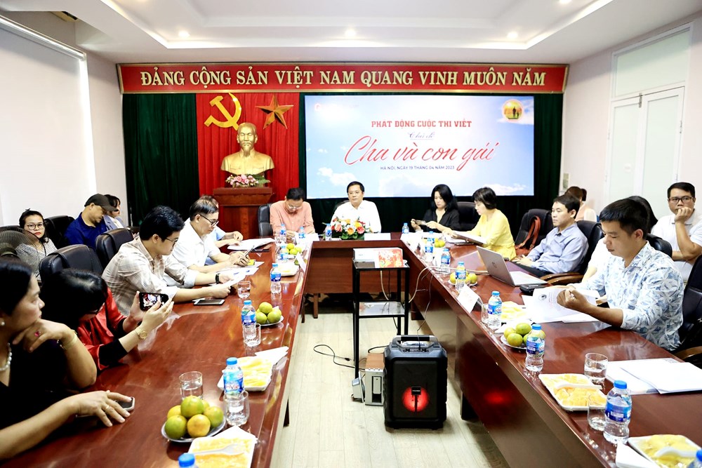 Tạp chí Gia đình Việt Nam phát động cuộc thi viết “Cha và Con gái” - ảnh 2
