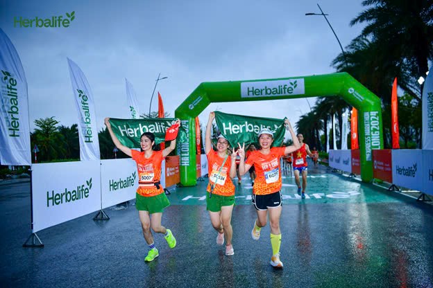 9.000 người tham gia giải chạy VnExpress Marathon Hạ Long 2024 - ảnh 2