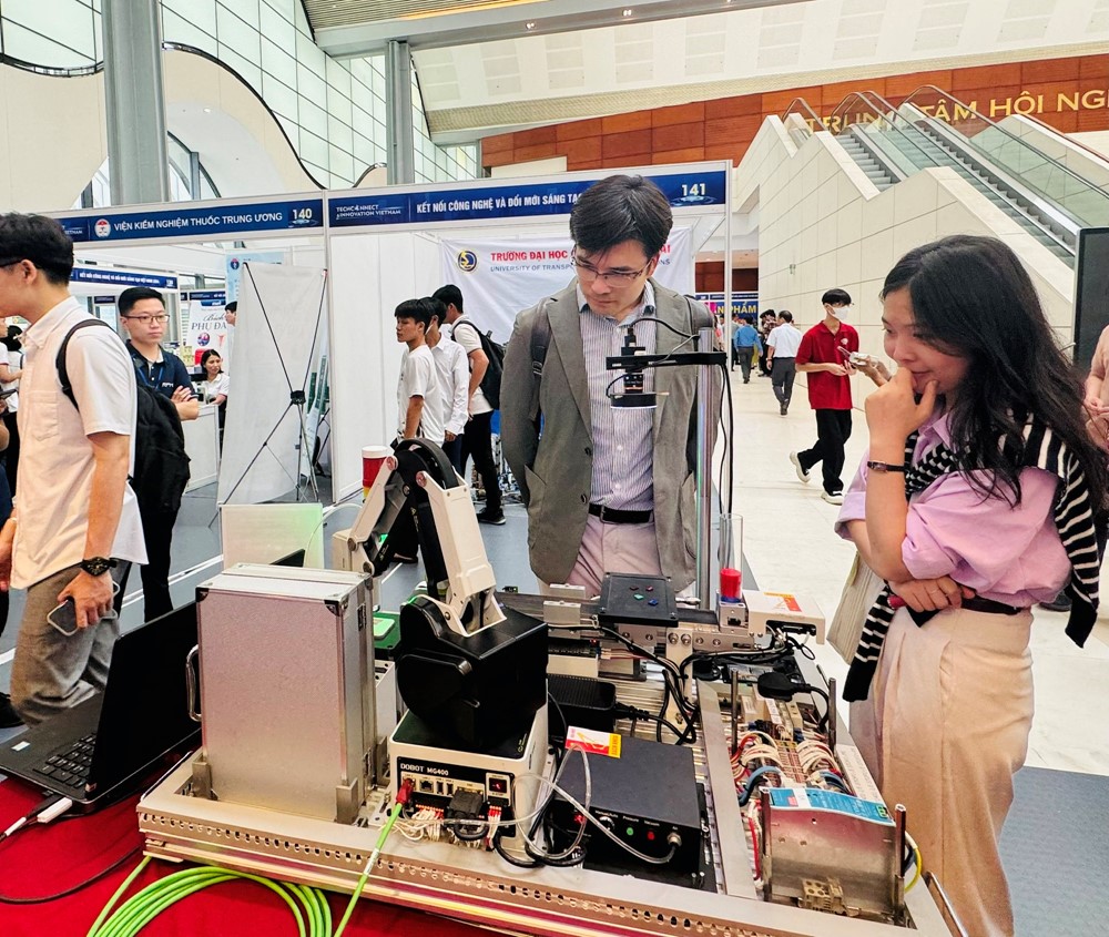 Hà Nội xác định đẩy mạnh phát triển khoa học, công nghệ và đổi mới sáng tạo để phát triển bền vững - ảnh 2
