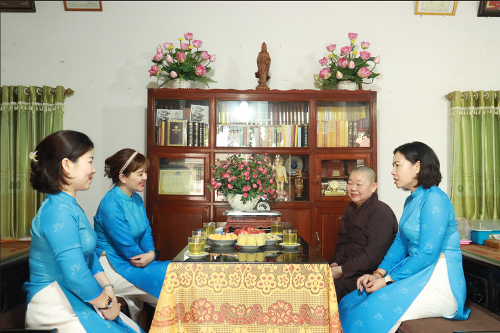 Hội LHPN Hà Nội chúc mừng Đại lễ Phật đản 2025 - ảnh 3