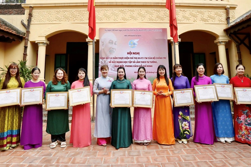 Tổng kết 10 năm học và làm theo gương Bác - ảnh 4