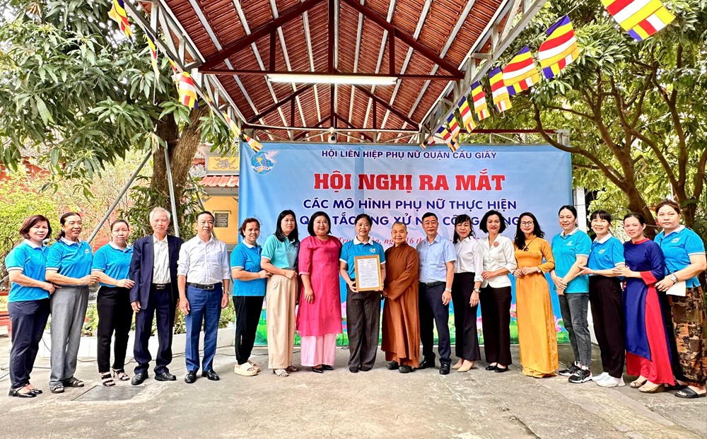Ra mắt các mô hình phụ nữ thực hiện quy tắc ứng xử nơi công cộng - ảnh 3