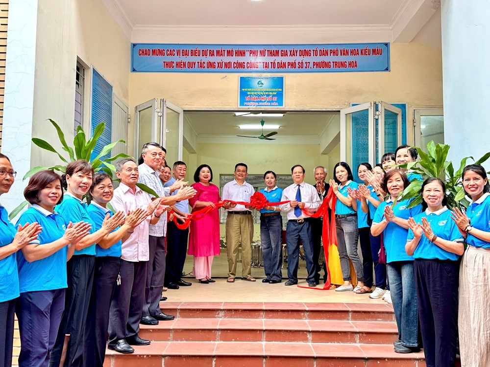 Ra mắt các mô hình phụ nữ thực hiện quy tắc ứng xử nơi công cộng - ảnh 5