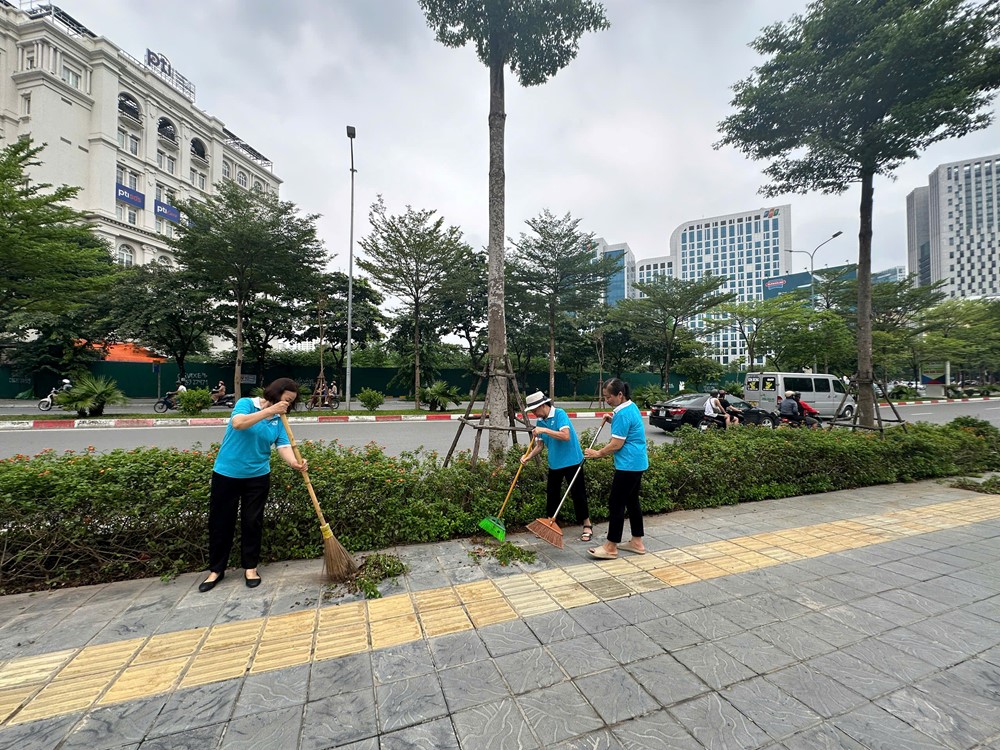 Ra quân tổng vệ sinh môi trường chào mừng thành lập chính quyền địa phương 2 cấp - ảnh 3