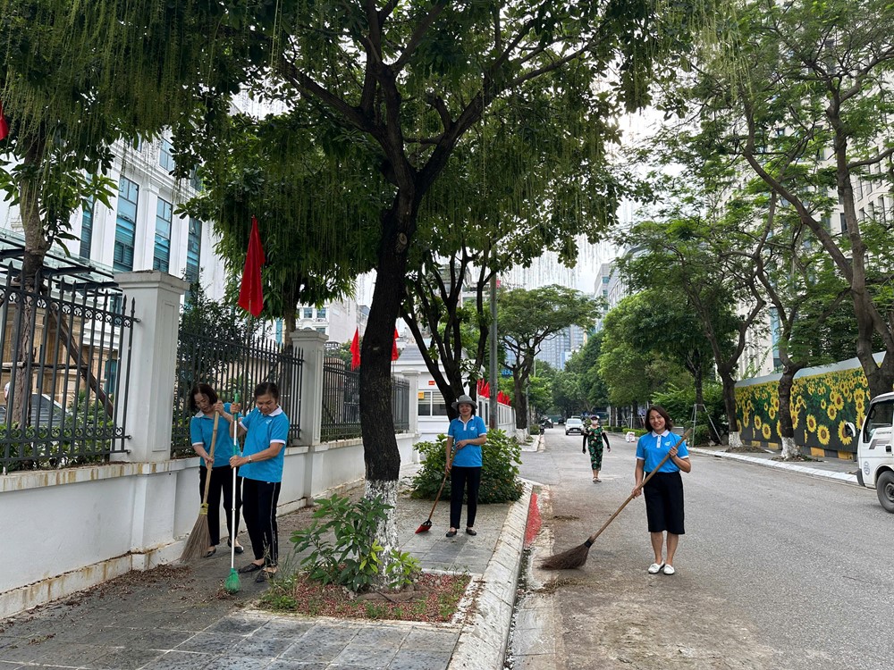 Ra quân tổng vệ sinh môi trường chào mừng thành lập chính quyền địa phương 2 cấp - ảnh 2