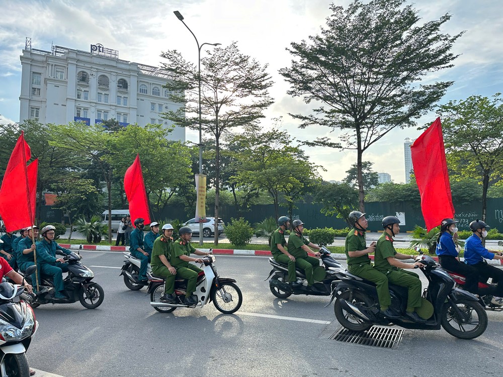 Phụ nữ phường Cầu Giấy làm nòng cốt tổng vệ sinh môi trường - ảnh 4