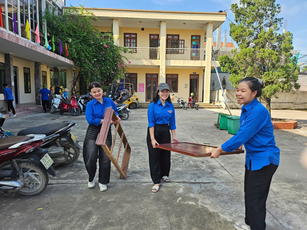 Đoàn thanh niên xã Hồng Vân ra quân tổng vệ sinh môi trường - ảnh 1