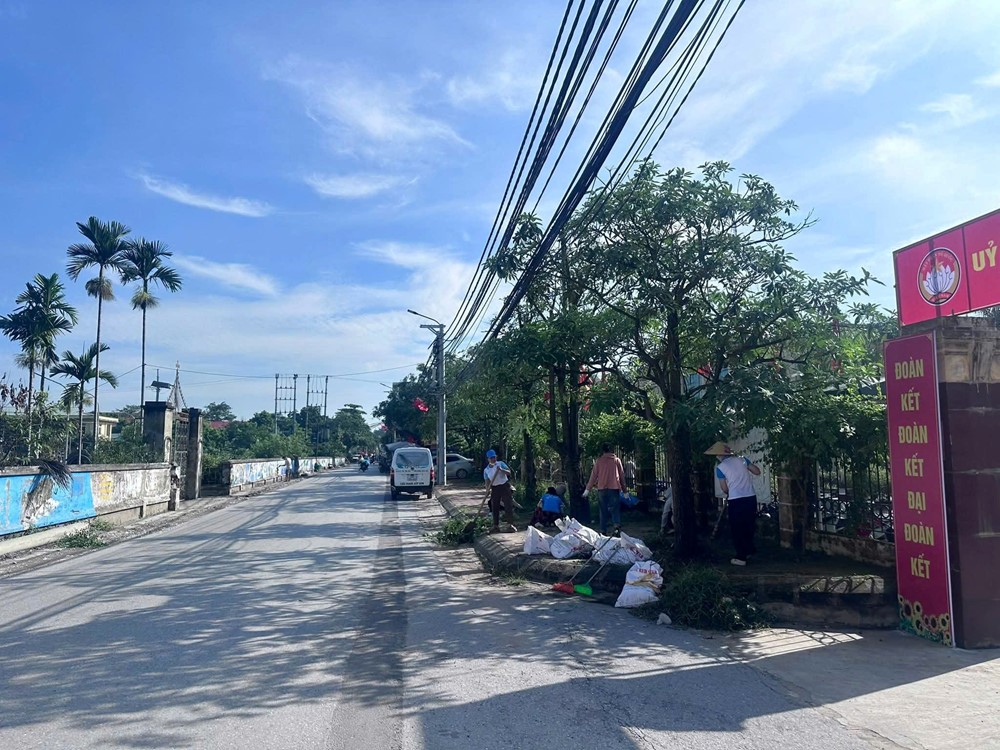 Đoàn thanh niên xã Hồng Vân ra quân tổng vệ sinh môi trường - ảnh 5