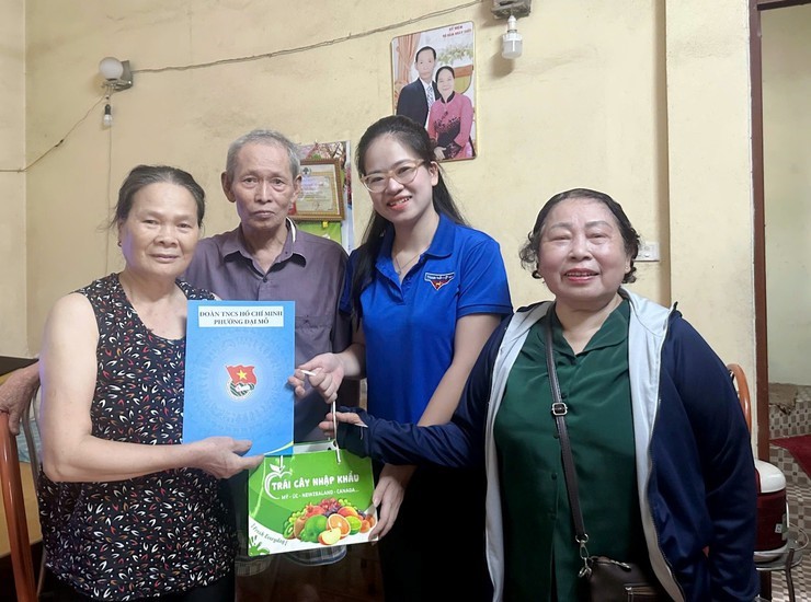 Đoàn Thanh niên phường Đại Mỗ thăm hỏi cựu thanh niên xung phong tiêu biểu - ảnh 1