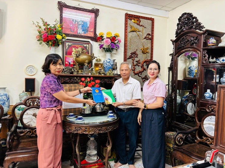 Phường Yên Hòa tổ chức thăm hỏi, động viên các gia đình chính sách trên địa bàn  - ảnh 6