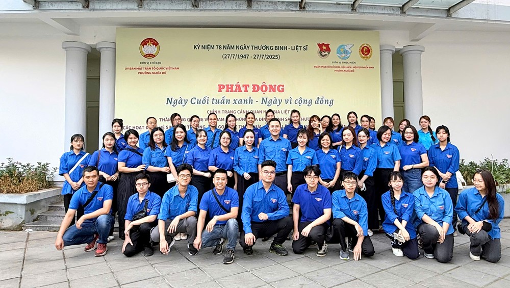 Phụ nữ, thanh niên và cựu chiến binh phường Nghĩa Đô ra quân Ngày cuối tuần xanh - ảnh 3