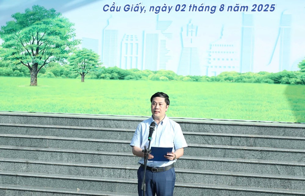Phường Cầu Giấy ra quân tổng vệ sinh môi trường - ảnh 3