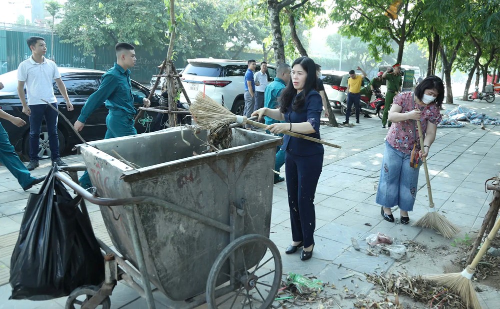 Phường Cầu Giấy ra quân tổng vệ sinh môi trường - ảnh 5