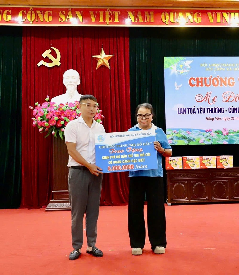  Hội LHPN xã Hồng Vân tổ chức chương trình “Mẹ đỡ đầu”, trao tặng xe đạp “Cùng em tới trường”  - ảnh 3