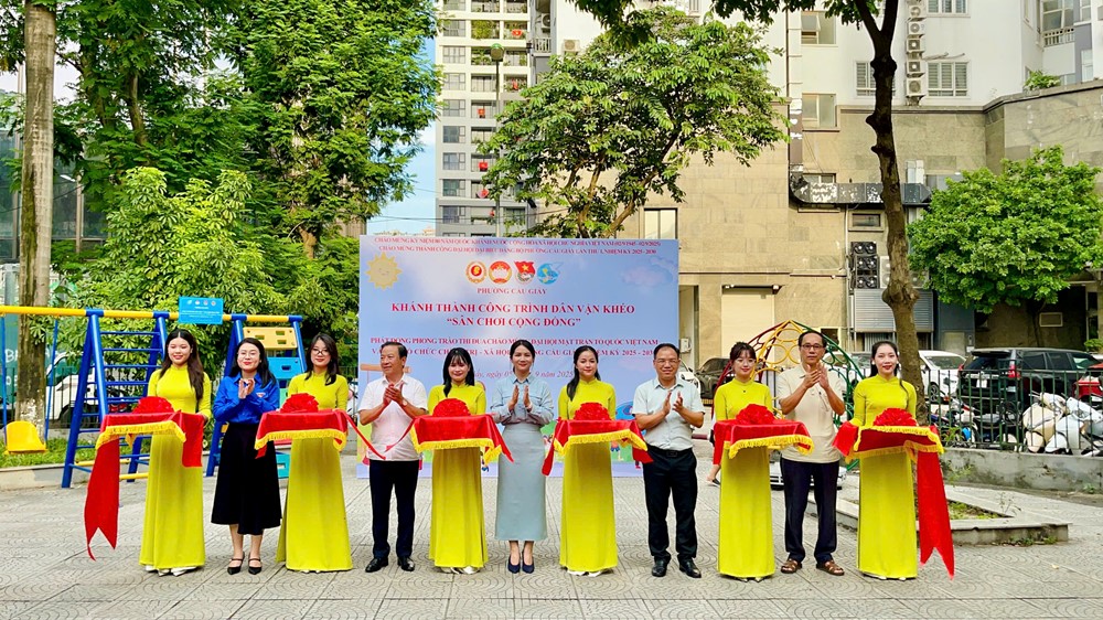 Phường Cầu Giấy khánh thành công trình dân vận khéo và trao quà tiếp sức đến trường - ảnh 2