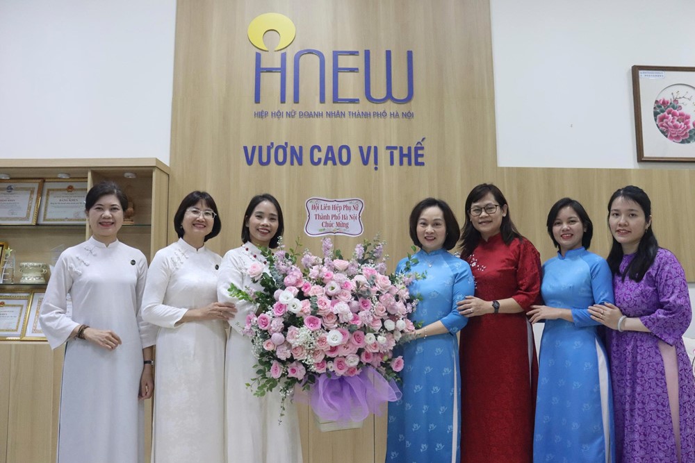 Hội LHPN Hà Nội: Chúc mừng các nữ doanh nhân nhân Ngày doanh nhân Việt Nam - ảnh 1