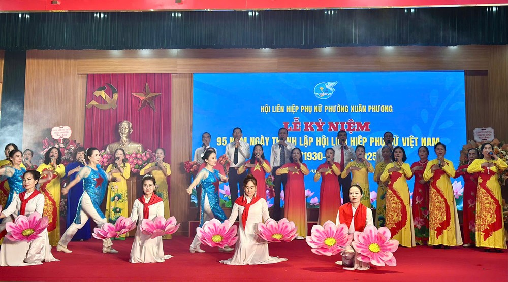 Phụ nữ Xuân Phương góp phần xây dựng phường văn minh, hạnh phúc - ảnh 1