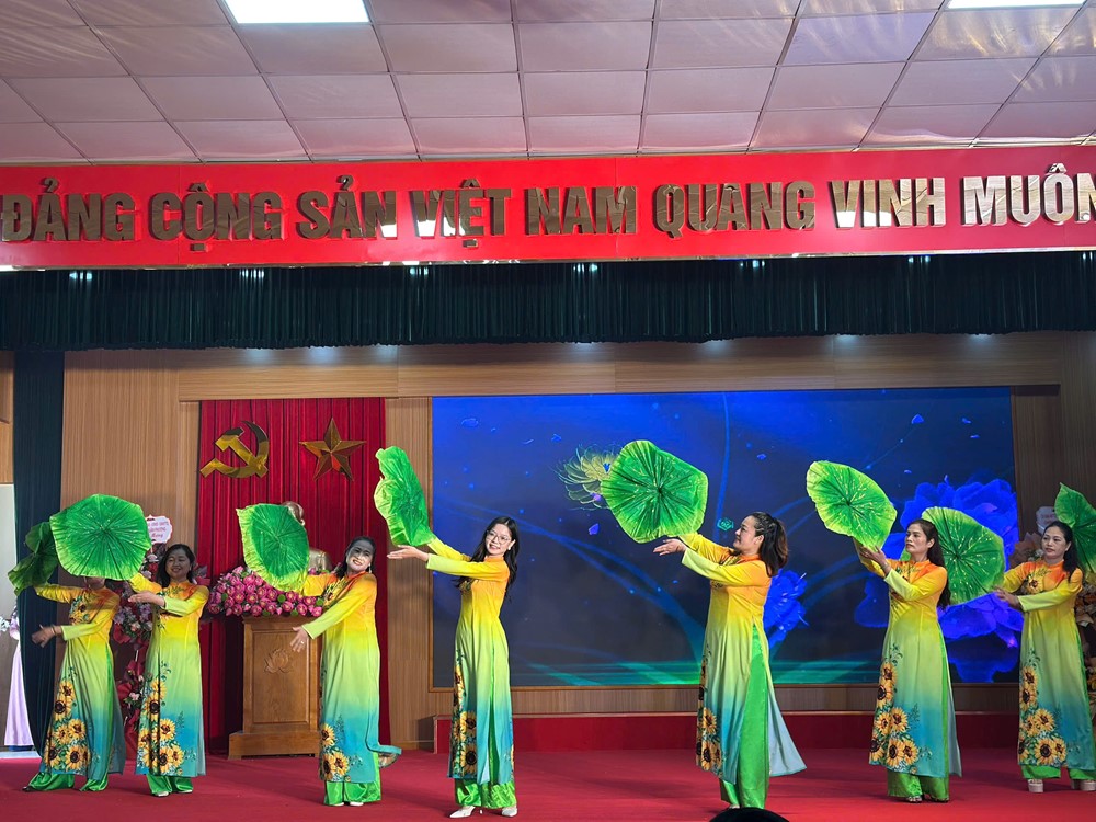 Phụ nữ Xuân Phương góp phần xây dựng phường văn minh, hạnh phúc - ảnh 11
